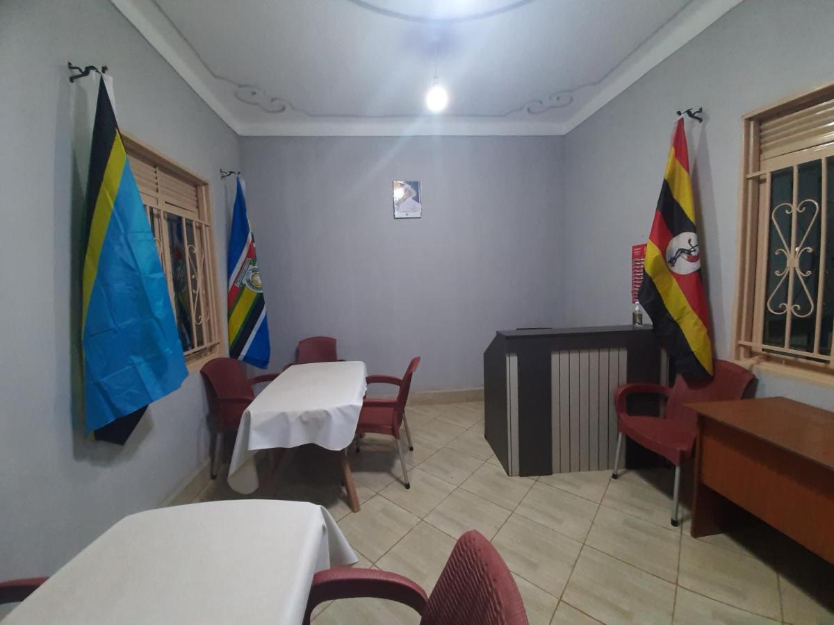 Jusvero Motel Джінджа Екстер'єр фото